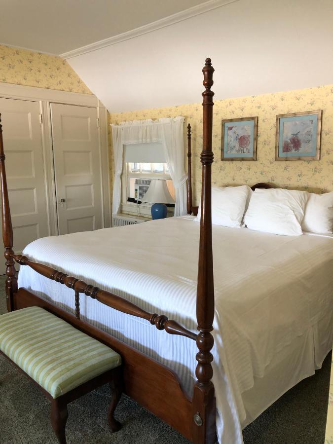 Sands Of Time Motor Inn & Harbor House Woods Hole Exterior photo