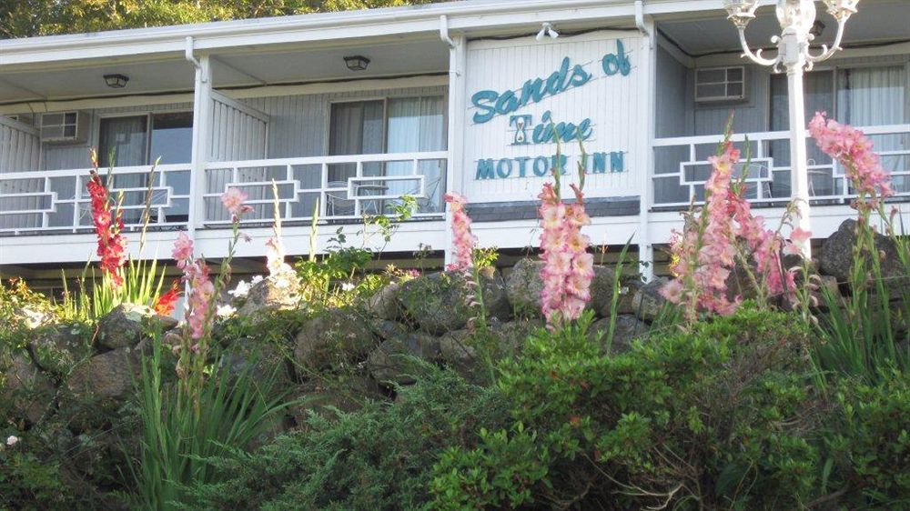 Sands Of Time Motor Inn & Harbor House Woods Hole Exterior photo